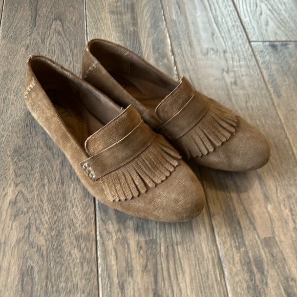 BORN-suede loafers. 39/8 EUC - Picture 1 of 6